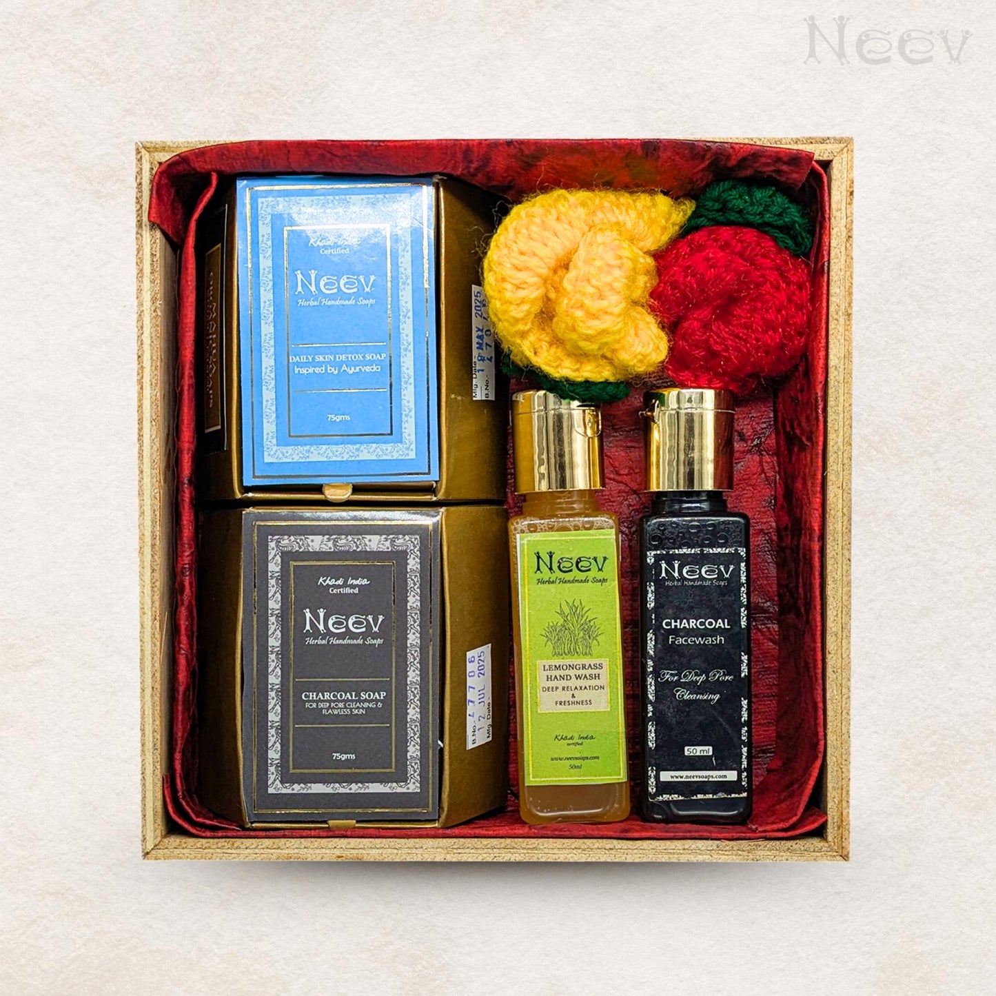 DAILY DETOX GIFT BOX FOR MEN & WOMEN - NATURAL SKINCARE SET