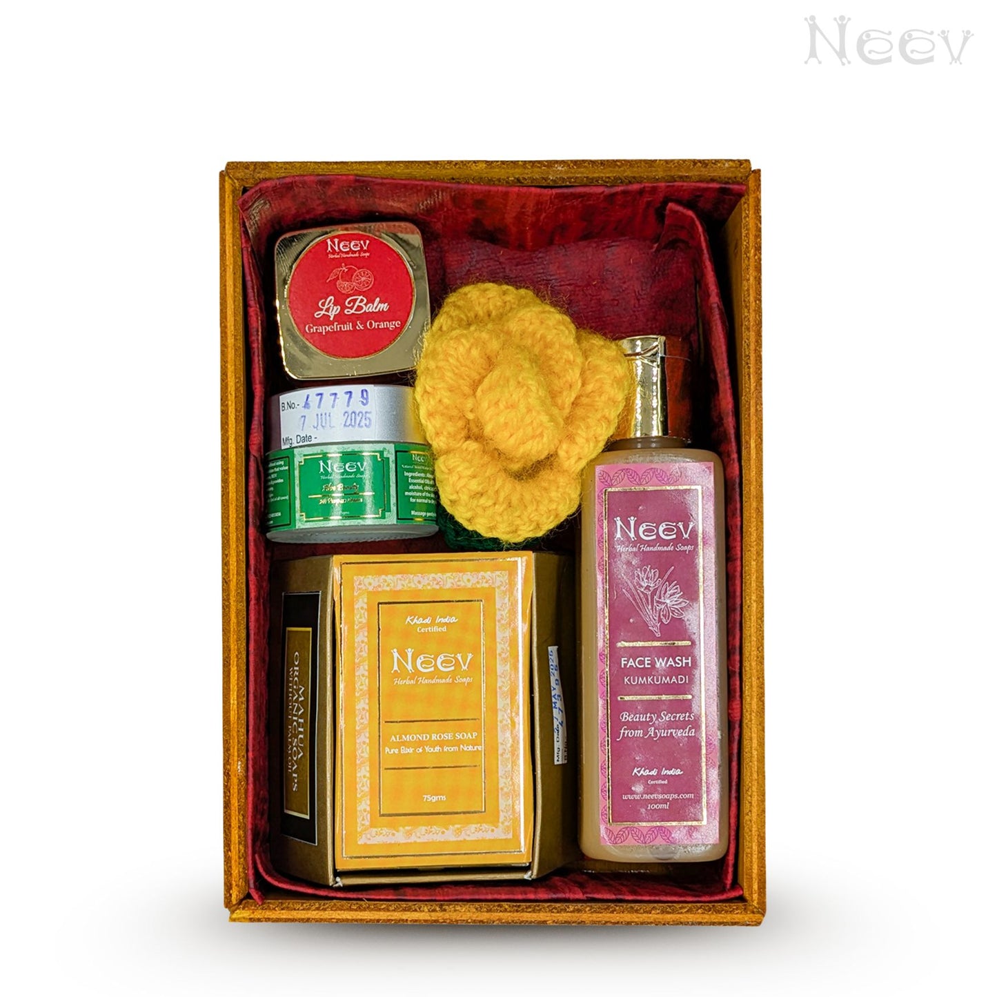 DRY SKIN CARE GIFT BOX FOR WOMEN & MEN