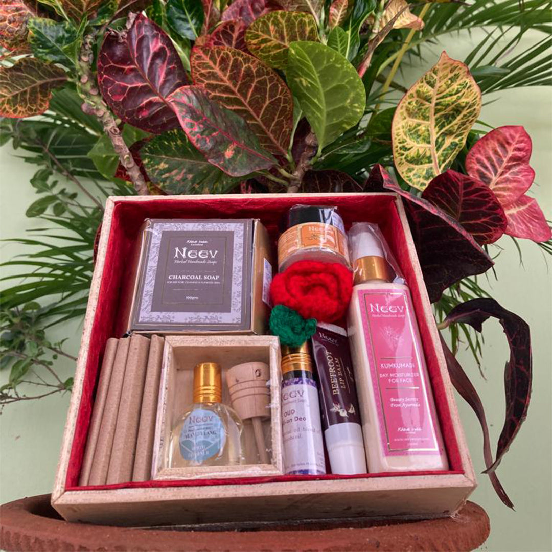 FESTIVE BLISS GIFT BOX