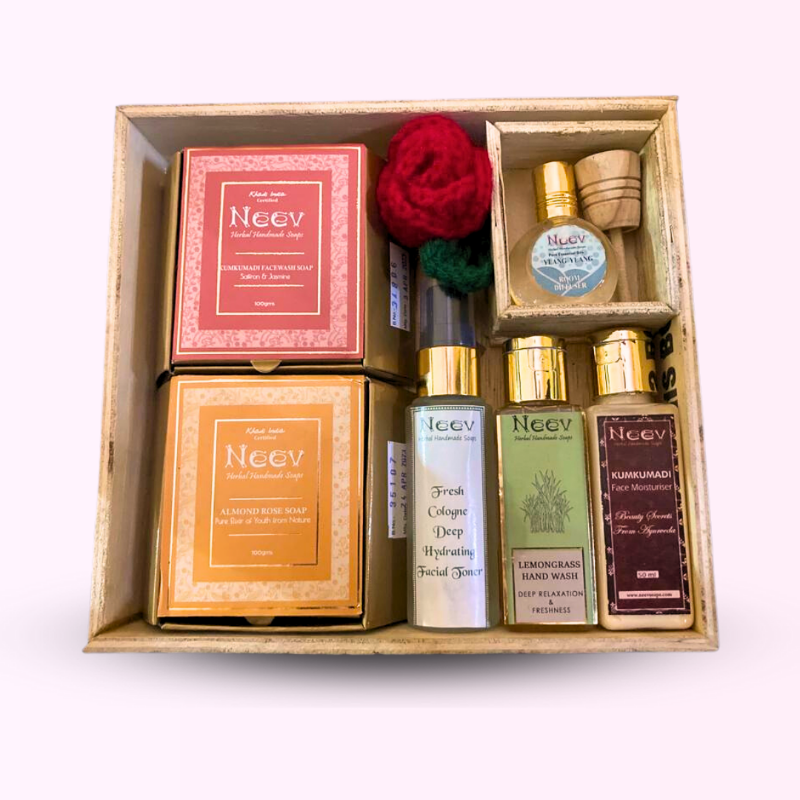 NEEV MOM & ME GIFT HAMPER