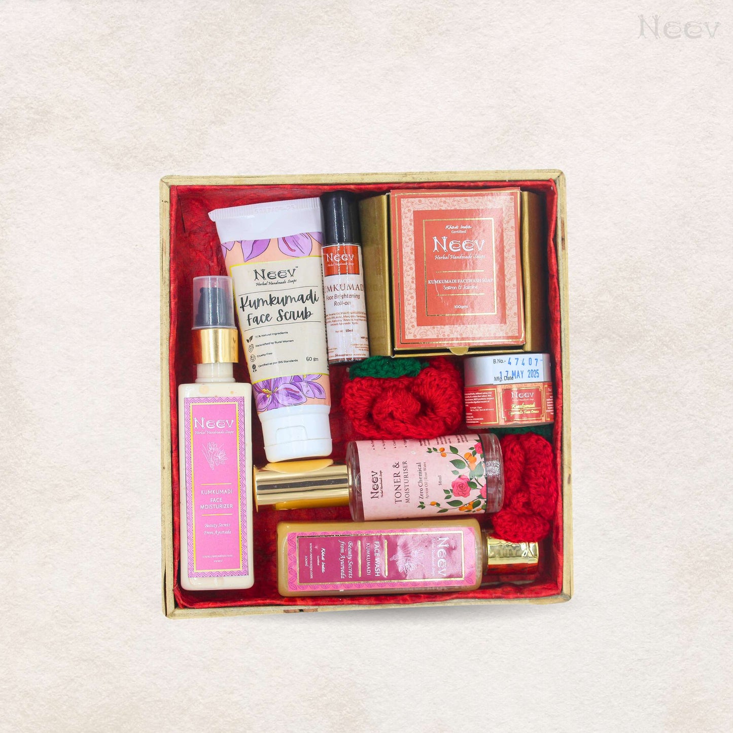 LUXURIOUS KUMKUMADI GIFT BOX | FACE OIL & BEAUTY ESSENTIALS