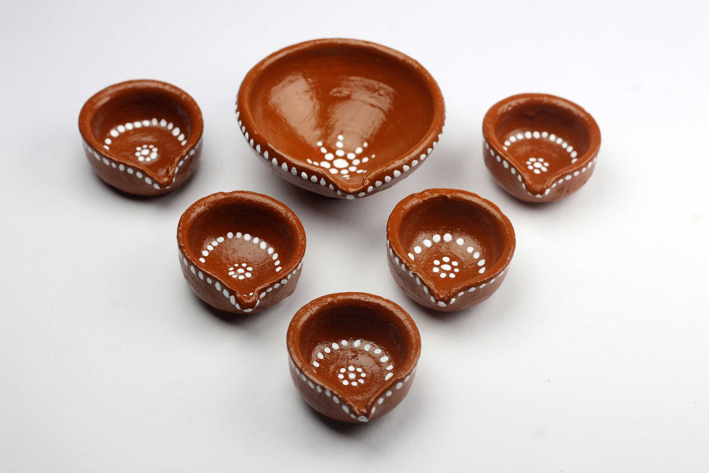Neev hand painted earthenware diyas for Decor,Diwali and Lighting(Pack of 5 small and 1 big diya)